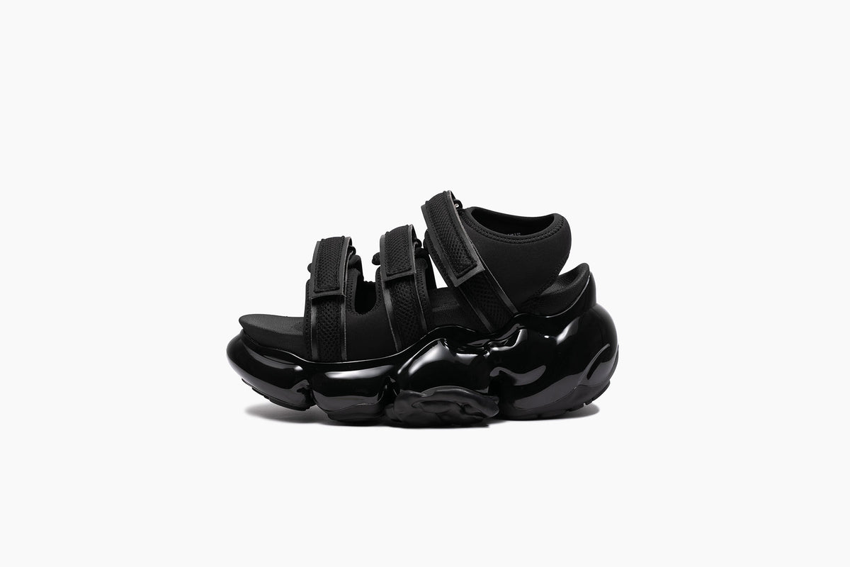 MOOPIE CATERPILLAR SANDAL - BLACK / BLACK SOLID (ムーピー 