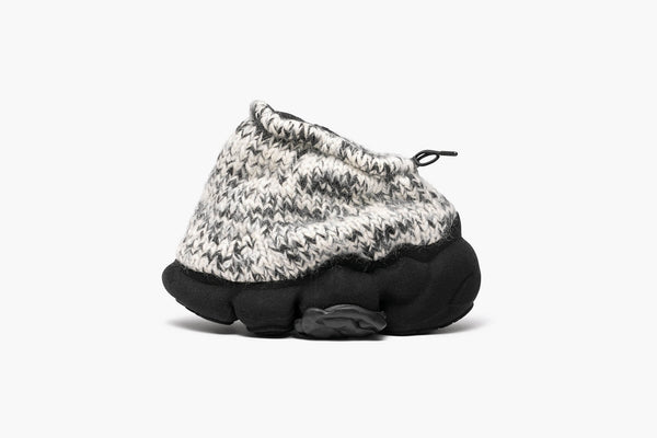 grounds MOOPIE CRAFT HAND KNIT 02 WHITE BLACK / BLACK FLOCKY