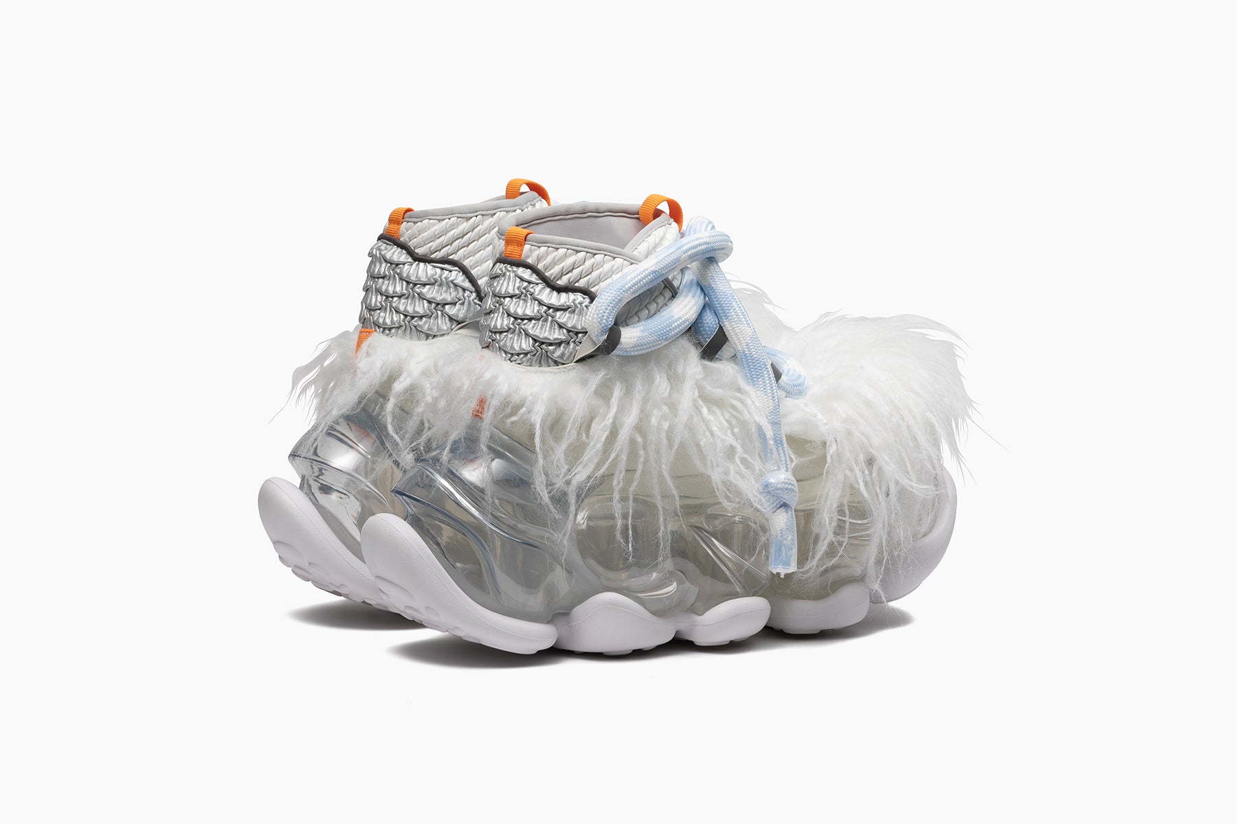 grounds SKYSCRAPER BEAR SLIPPERS　OFFWHITE / CLEAR ICE GRAY