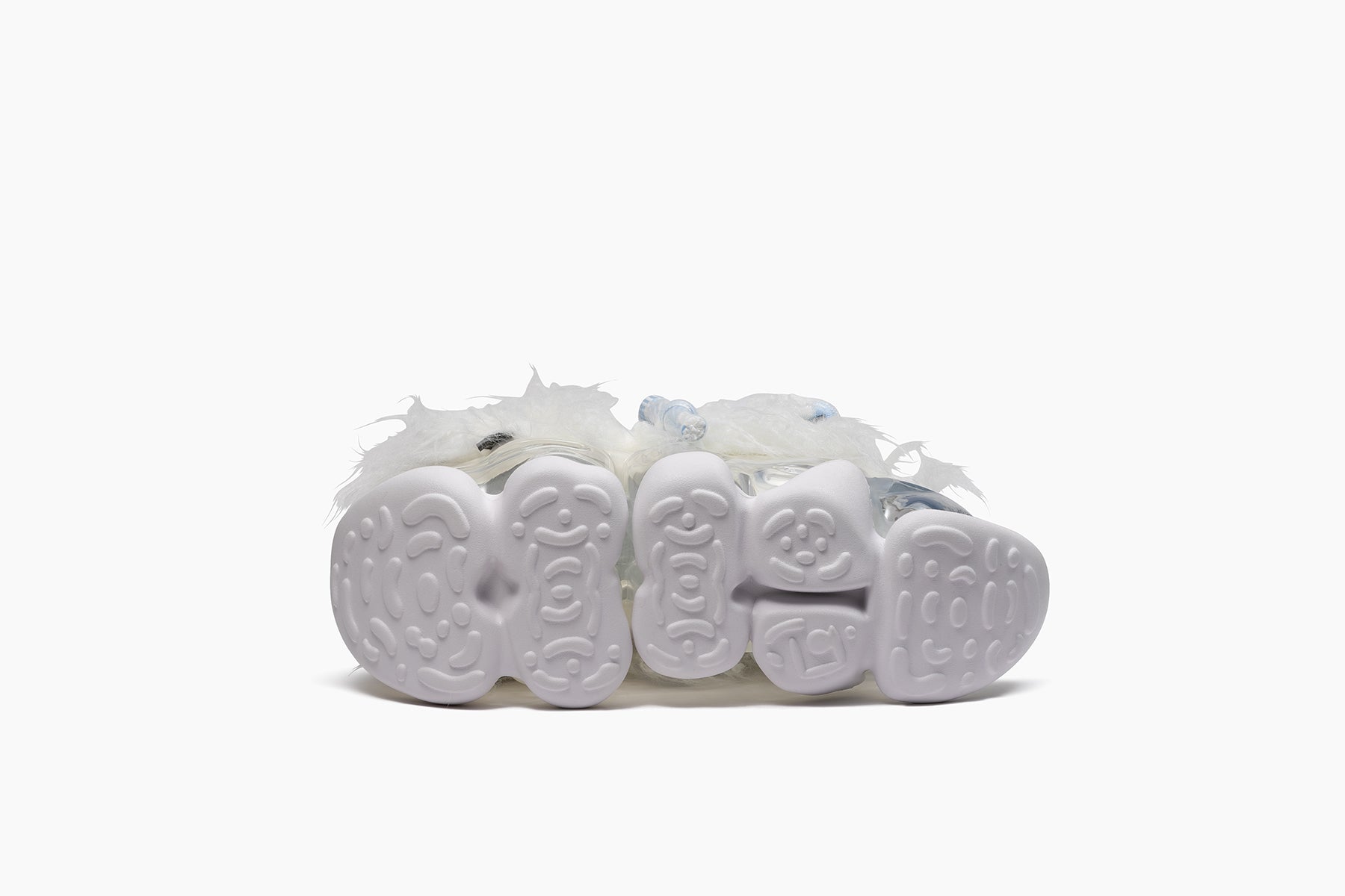 grounds SKYSCRAPER BEAR SLIPPERS　OFFWHITE / CLEAR ICE GRAY