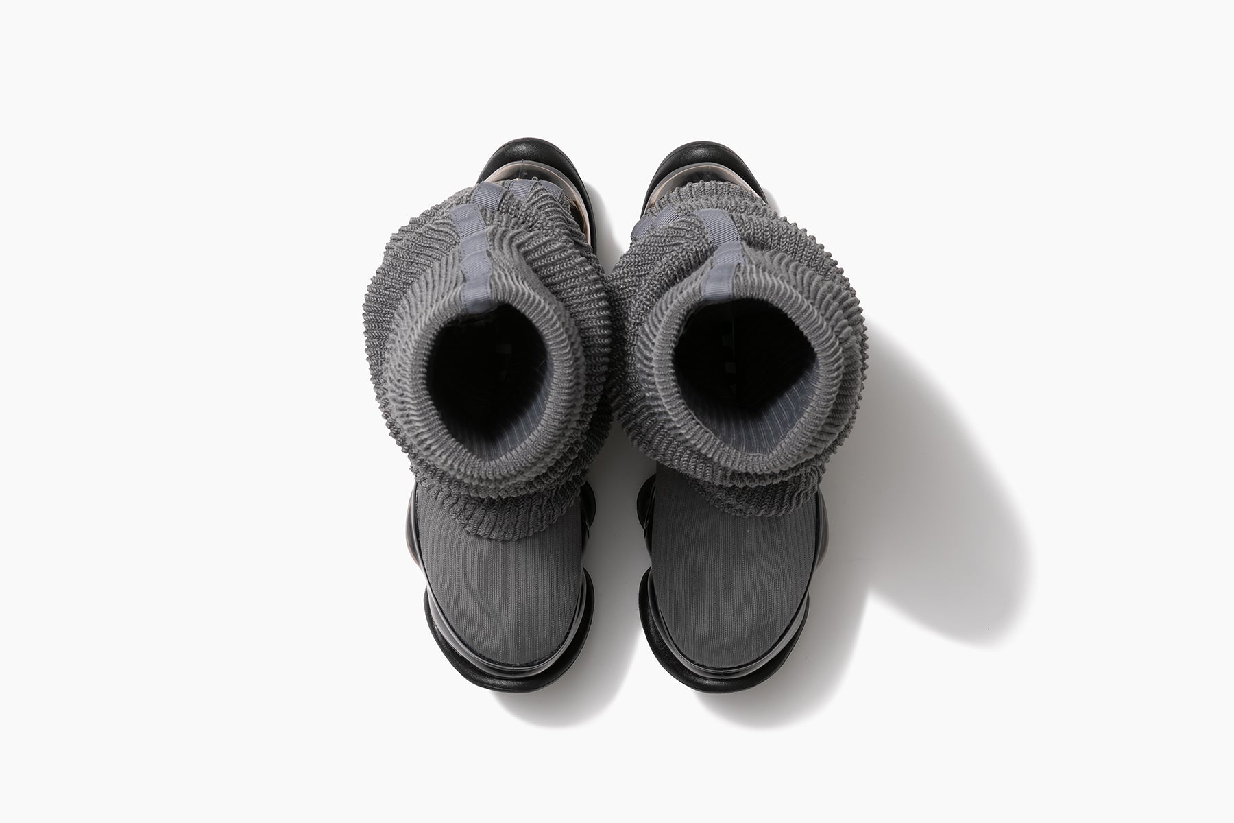 grounds SKYSCRAPER LOOSE SOCKS KNIT　GRAY / BLACK