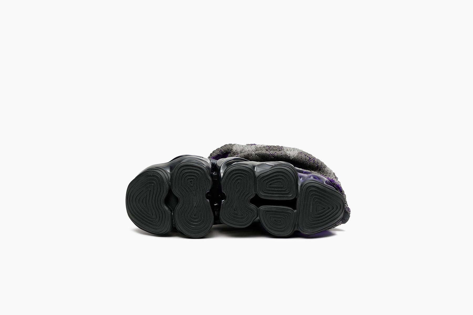 grounds SKYSCRAPER LOOSE SOCKS KNIT CHARCOAL PURPLE ARGYLE / BLACK PURPLE